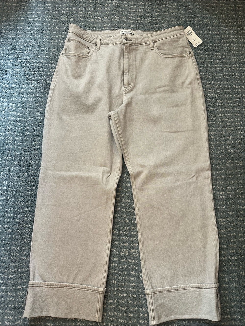 Abercrombie and Fitch 90s High Rise Relaxed Jean in Greige - Tall